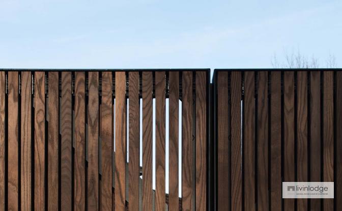 Drehtor aus Holz in HOTwood Esche