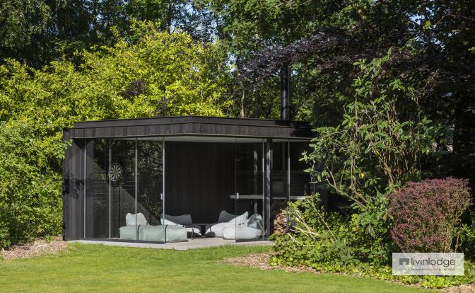 Modernes Gartenzimmer aus Holz als Männerhöhle