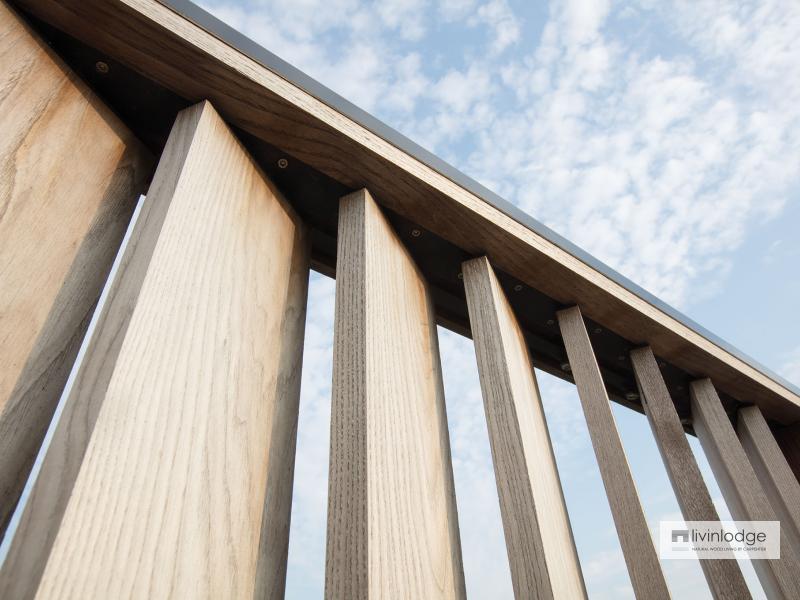 Moderne houten shutters als terrasafscheiding te Meulebeke | Houten shutters op maat